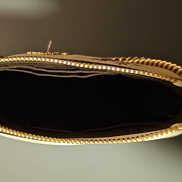 Small Coach Purse - Picture 10 of 10